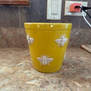 Ashland Yellow Vase with White Bee Accents